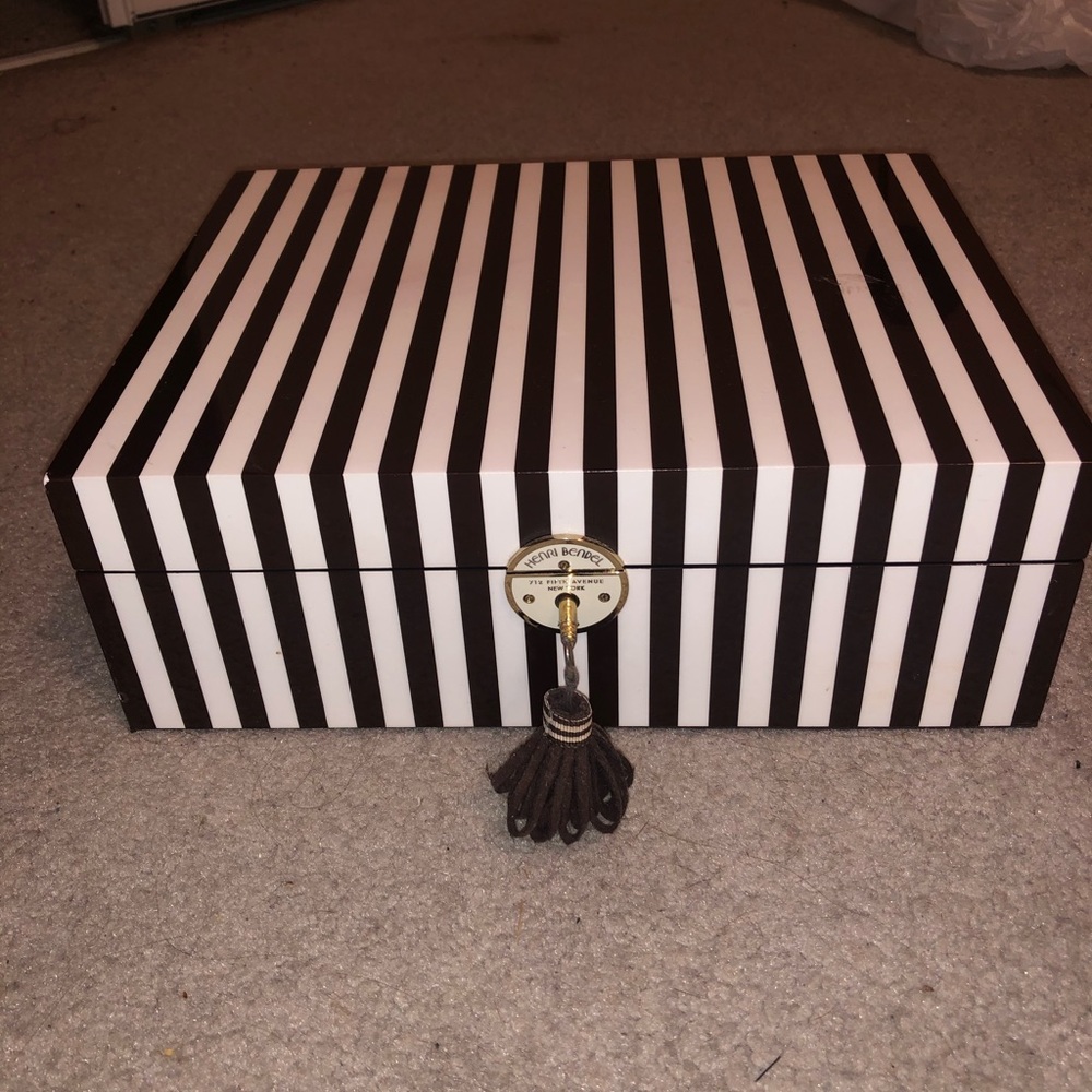 Henri Bendel jewelry box